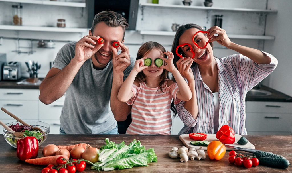 Familie in der Küche